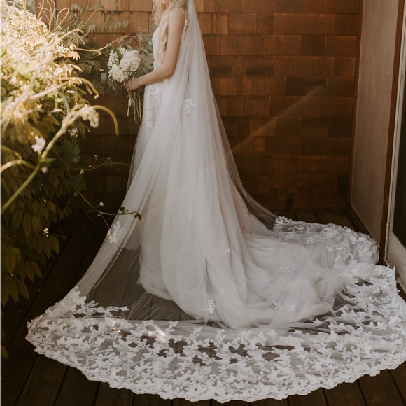 Miss Hayley Paige Wedding Gown | Nash | Size 4 - Picture 5 of 12